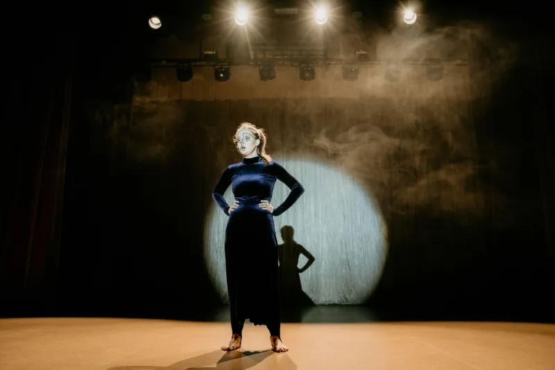 What You Don't Say Is the Whole Point: Finding Power in Stillness and Silence Onstage